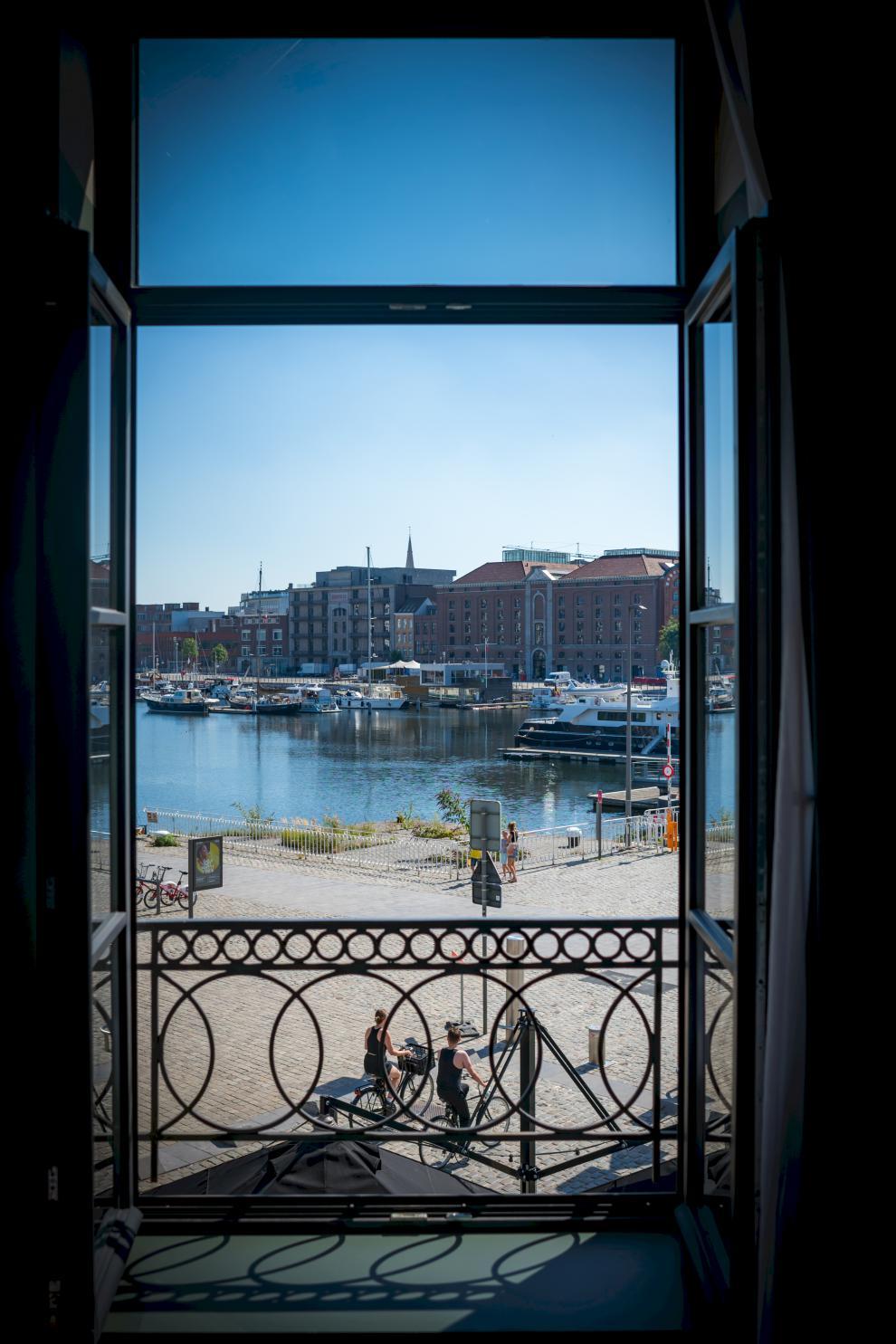 Onze Cosy Room waar je wakker wordt met uitzicht op het eilandje in Antwerpen.