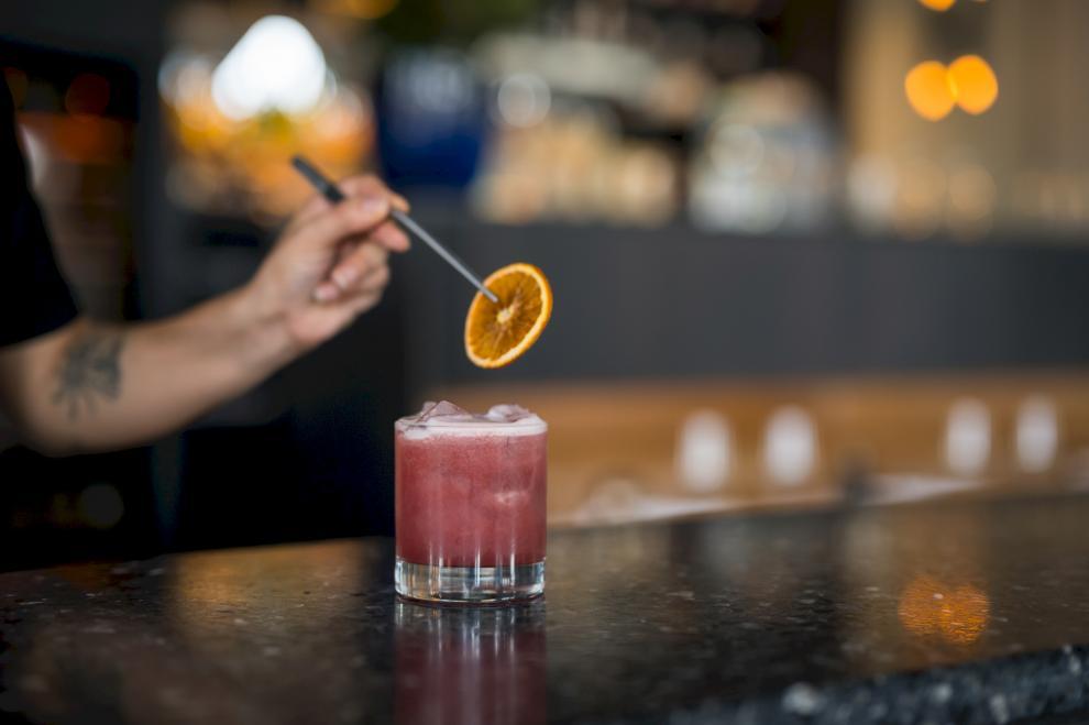 Beleef een ongeëvenaarde cocktailervaring in onze sfeervolle cocktailbar in Antwerpen. Beleef een ongeëvenaarde cocktailervaring in onze sfeervolle cocktailbar in Antwerpen.