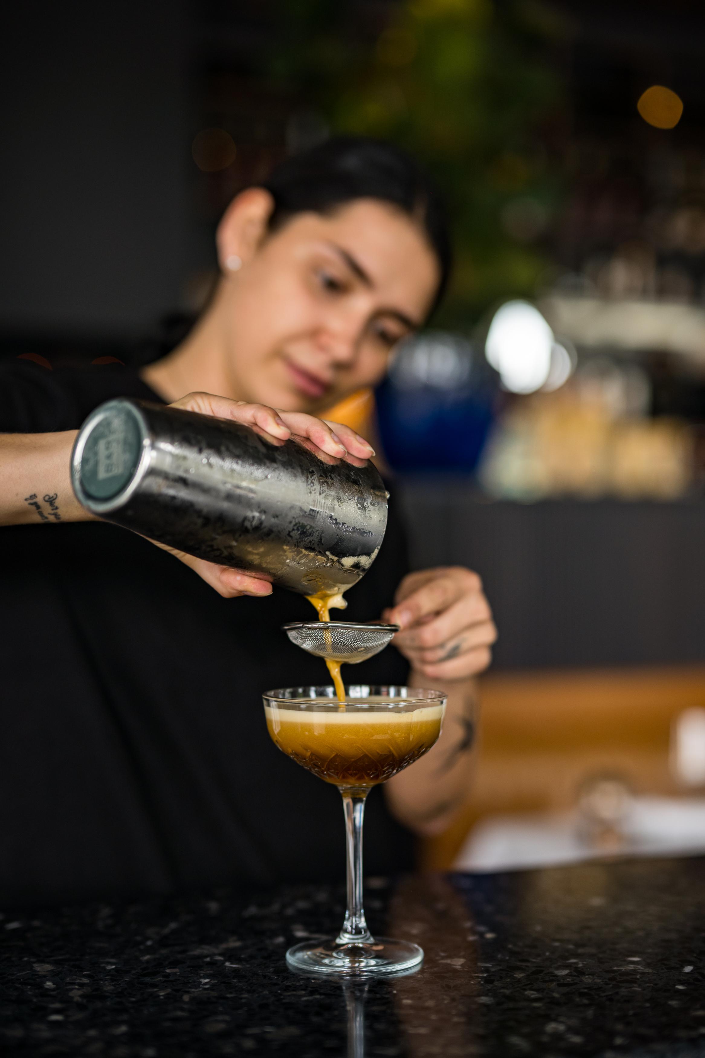 Notre carte de cocktails propose une gamme d'options, des gin tonics rafraîchissants aux mojitos exotiques.